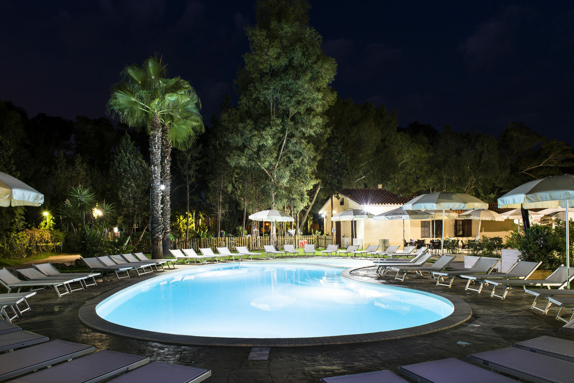 Camping Village Flumendosa サンタ・マルゲリータ・ディ・プーラ エクステリア 写真